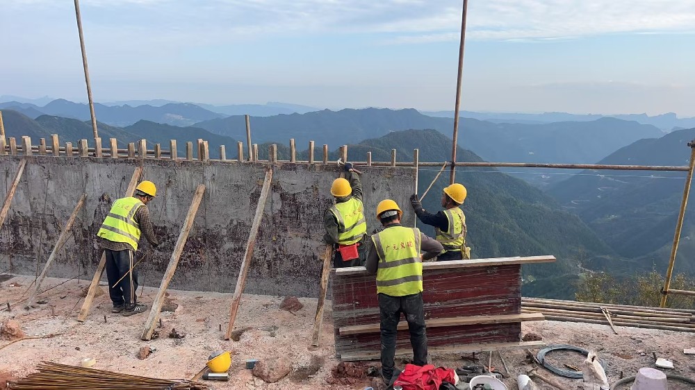 筑路修橋后，群山闊然時(shí) ——?jiǎng)﹂w縣下寺至利州區(qū)月壩公路項(xiàng)目（三個(gè)石至硝洞埡段）高質(zhì)量建設(shè)側(cè)記